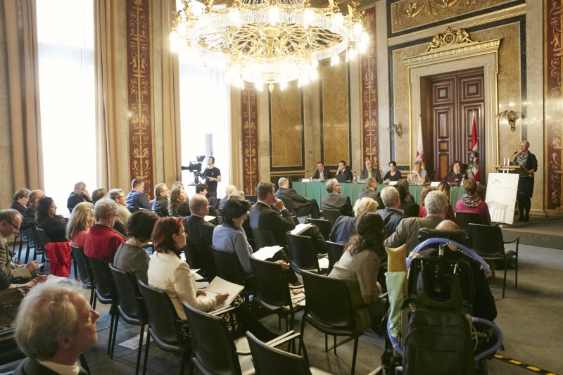 Bunderätin Monika Mühlwerth (F) am Wort. Blick Richtung VeranstlatungsteilnehmerInnen