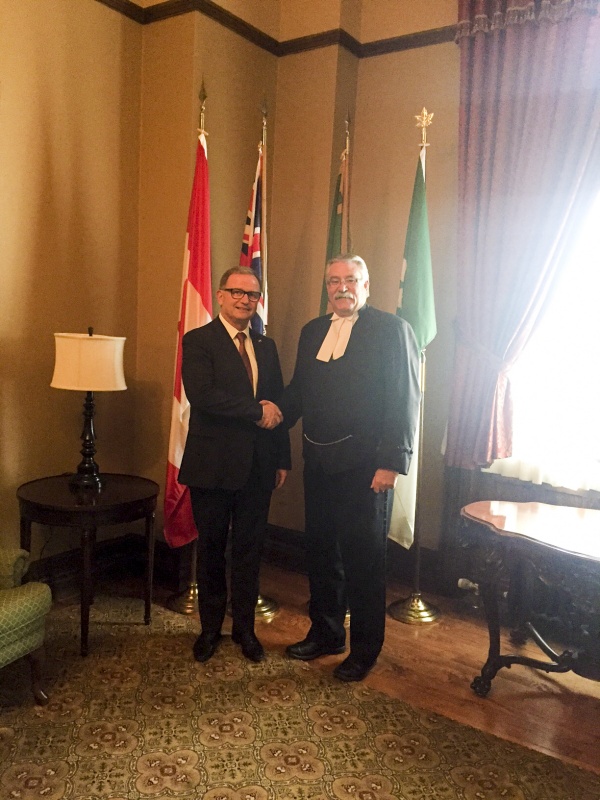 von links: Zweiter Nationalratspräsident Karlheinz Kopf, Präsident des Regionalparlaments von Ontario Dave Levac