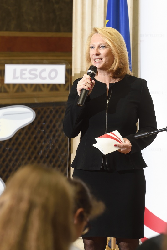 Nationalratspräsidentin Doris Bures (S) bei der Begrüßung