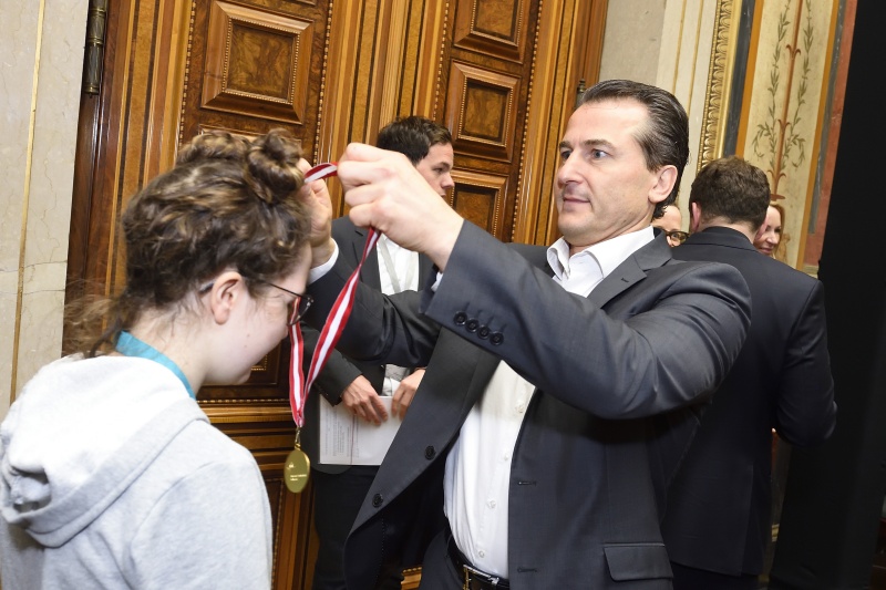 Nationalratsabgeordneter Robert Lugar (T) bei der Verleihung der Medaillen