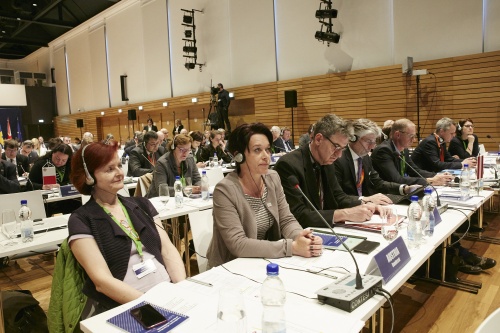 Rede von Bundesratspräsidentin Sonja Ledl-Rossmann (V) (2. von links)