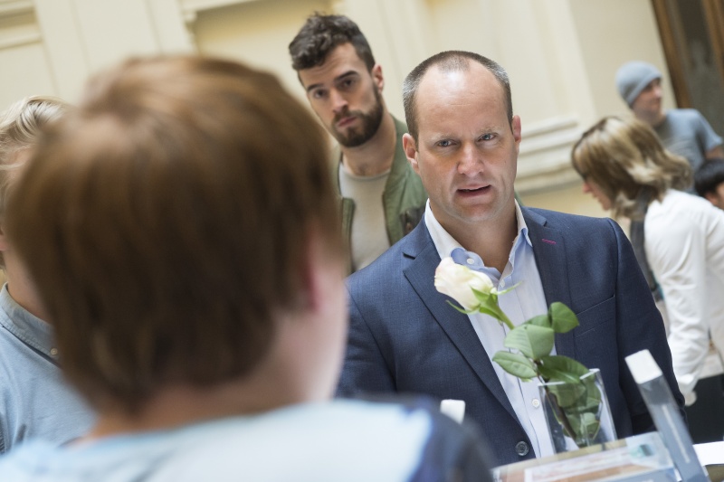 Klubobmann Matthias Strolz (N) im Gespräch mit den VeranstaltungsteilnehmerInnen