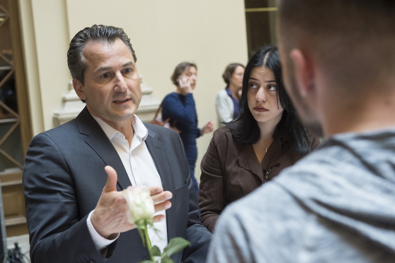 Klubobmann Robert Lugar (T) im Gespräch mit den VeranstaltungsteilnehmerInnen