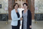 Von rechts: Bundesratspräsidentin Sonja Ledl-Rossmann (V) begrüßt die Präsidentin des Deutschen Bundesrates Ministerpräsidentin Malu Dreyer