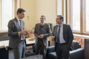 Bundesratsvizepräsident Ernst Gödl (V) (links) und der Botschafter von Jemen Haytham Abdulmomen Shoja´aadin (links) im Gespräch