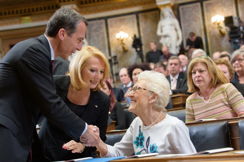 Von links: Bundeskanzler Christian Kern (S), Nationalratspräsidentin Doris Bures (S) und Gertrude Schneider