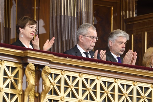 Von links: Doris Schmidauer, Bundespräsident Alexander Van der Bellen, Parlamentsdirektor Harald Dossi
