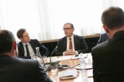 Von rechts: Zweiter Nationalratspräsident Karlheinz Kopf (V) und Nationalratsabgeordneter Kai Jan Krainer (S)