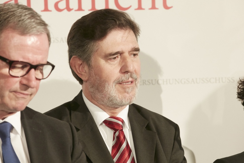 Verfahrensrichter Ronald Rohrer (rechts)am Wort