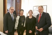 von links: Zweiter Nationalratspräsident Karlheinz Kopf (V), Künstlerin Margret Schiestl, Luise Kloos, Landwirtschaftsminister Andrä Rupprechter (V)