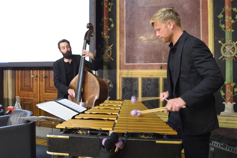 Musikalische Begleitung durch Matthias Legner und Marco Stagni