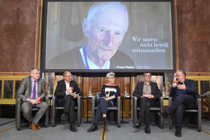 Am Poduim von links: Hubert Innerebner, Moderator Georg Laich, Historikerin Martha Verdorfer, Historiker Peter Pirker, Museumsleiter Absam Matthias Breit
