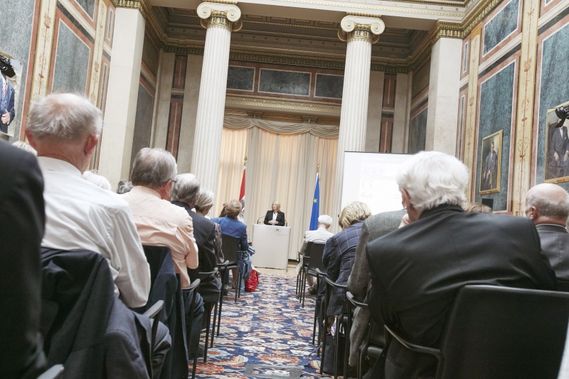 Begrüßung durch Nationalratspräsidentin Doris Bures (S)