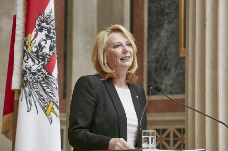 Begrüßung durch Nationalratspräsidentin Doris Bures (S)