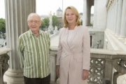 Von links: Walter Arlen und Nationalratspräsidentin Doris Bures (S)