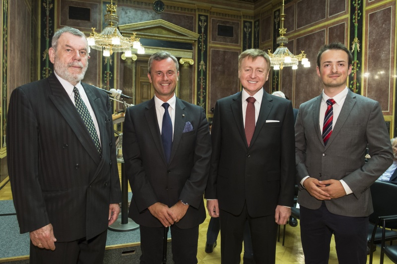 Von links: Univ.-Prof. Dr. Werner Kuich, Dritter Nationalratspräsident Norbert Hofer (F), Nationalratsabgeordneter Andreas F. Karlsböck (F), RFS Bundesobmann Felix Mayrbäurl