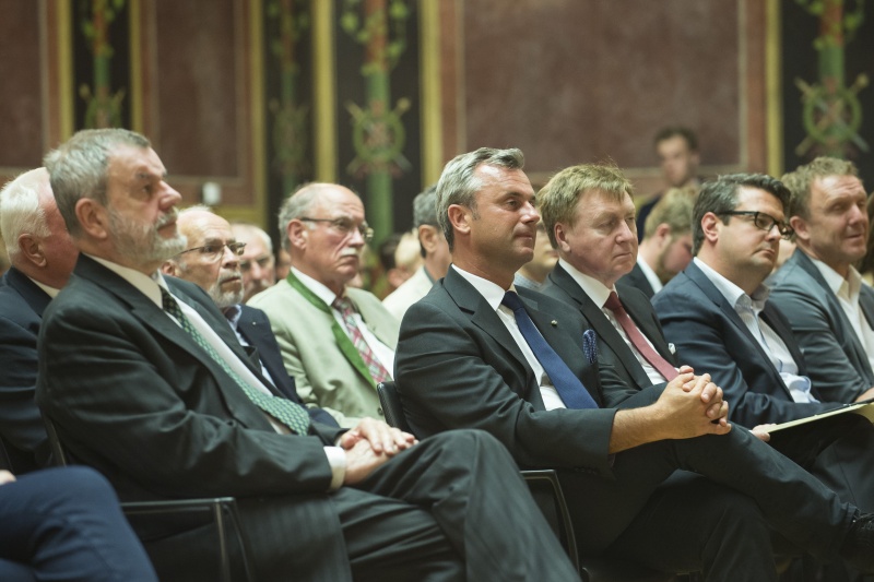 Blick Richtung VeranstaltungsteilnehmerInnen. Erste Sitzreihe von links: Univ.-Prof. Dr. Werner Kuich, Nationalratspräsident Norbert Hofer (F), Nationalratsabgeordneter Andreas Karlsböck (F)