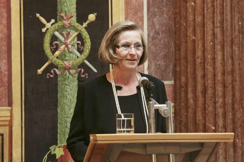 Vorstellung des Wettbewerbs durch Maria Graff Chair of the Commission of Culture, Education and Employment, European Union of Women Austria