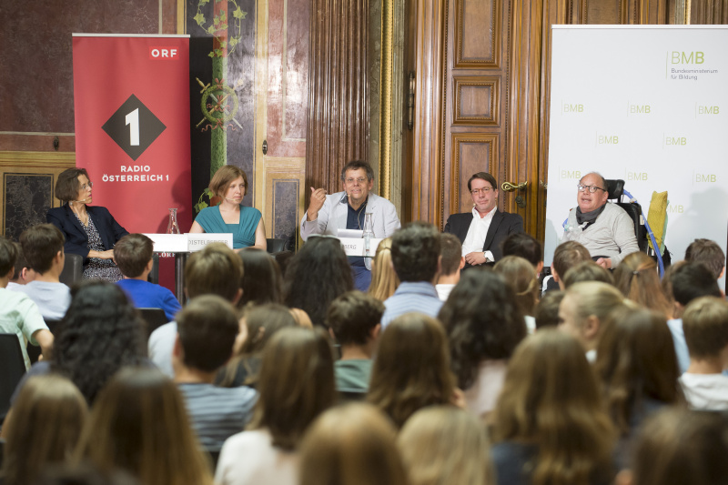 Am Podium von links: Umwelthistorikerin Verena Winiwarter, Filmemacherin Teresa Distelberger, Moderator Rainer Rosenberg, Sektionschef im Bundeskanzleramt Stefan Imhof, Nationalratsabgeordneter Franz-Joseph Huainigg (V)