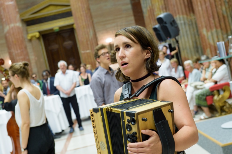 Musikalische Untermalung durch die Gruppe ALMA mit dem CHORUS SINE NOMINE