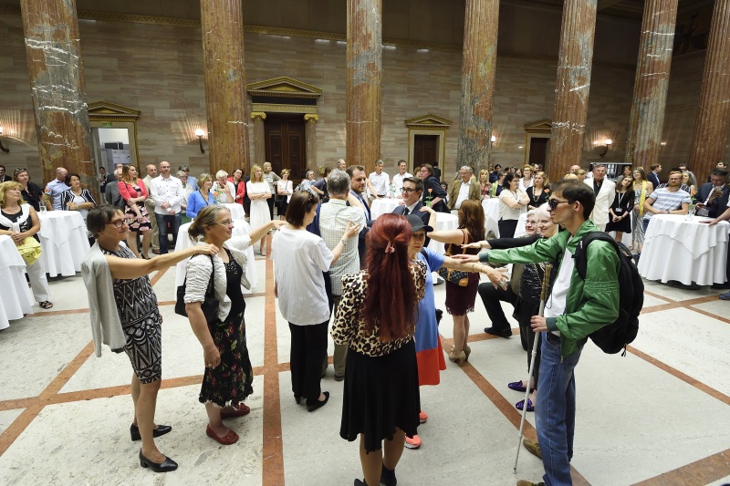 Performance "Political Knots" von Esther Balfe und Emmanuel Obeya