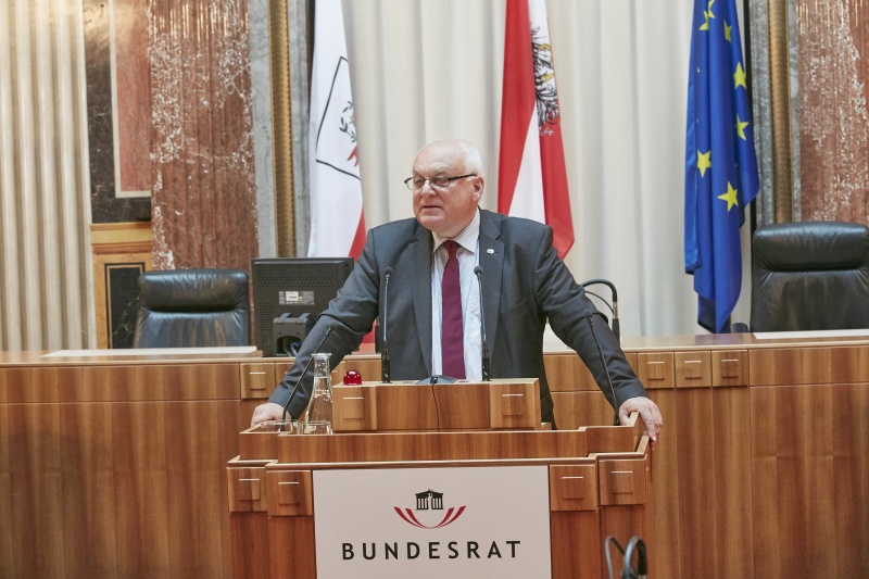 Vorstellung des Buches durch Landeshauptmnann a.D. Franz Schausberger