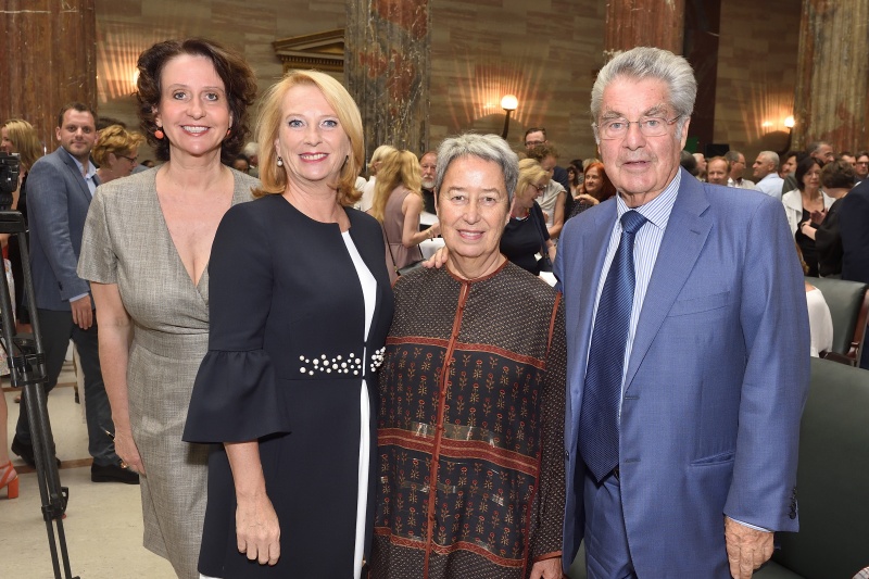 Von links: Patricia Pawlicki, Nationalratspräsidentin Doris Bures (S), Margit Fischer und, Bundespräsident a.D. Heinz Fischer