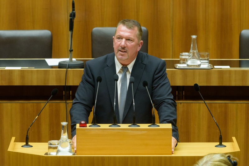Nationalratsabgeordneter Günther Kumpitsch (F) am Rednerpult.