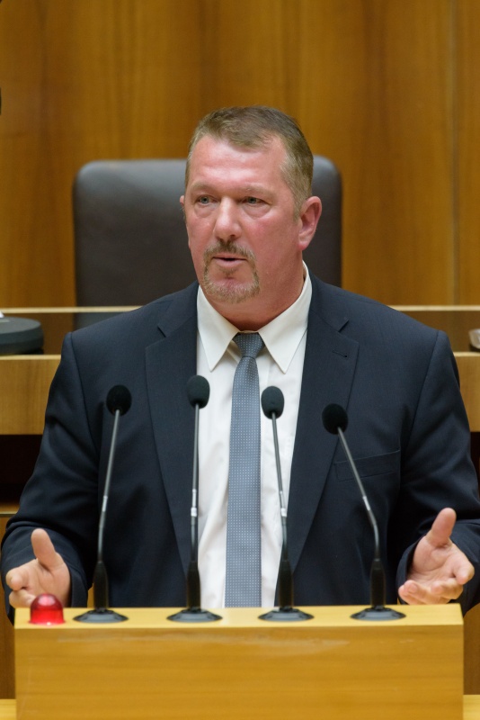 Nationalratsabgeordneter Günther Kumpitsch (F) am Rednerpult.