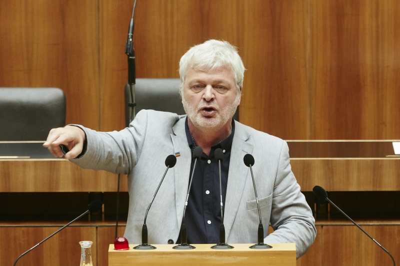 Nationalratsabgeordneter Karl Öllinger (G) am Rednerpult