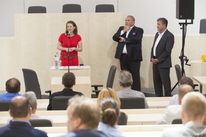 Von links: Architektin Bettina Bauer-Hammerschmidt am Wort, Projektleiter Burghauptmannschaft Robert Neunteufel und Burghauptmann Reinhold Sahl