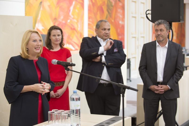 Von links: Nationalratspräsidentin Doris Bures (S) am Wort, Architektin Bettina Bauer-Hammerschmidt, Projektleiter Burghauptmannschaft Robert Neunteufel und Burghauptmann Reinhold Sahl