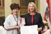Von links: Nationalratspräsidentin Doris Bures (S), Nationalratsabgeordnete Birgit Schatz (G)