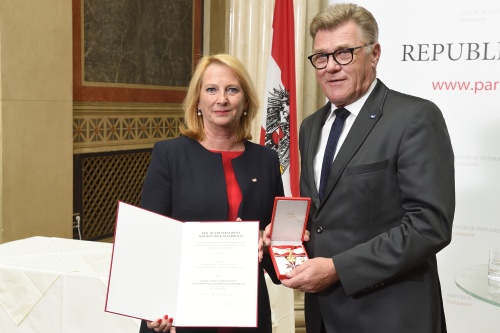 Von links: Nationalratspräsidentin Doris Bures (S), Nationalratsabgeordneter Bernhard Themessl (F)