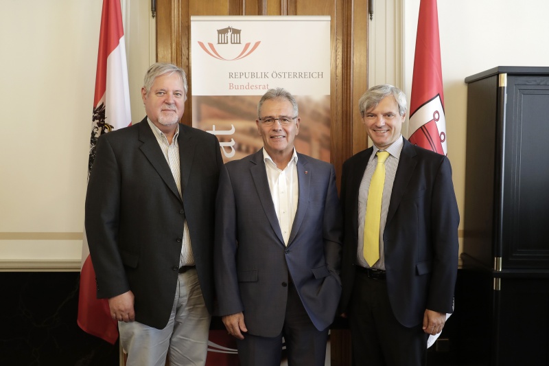 Budesratspräsident Edgar Mayer (V) mit Pressevertretern