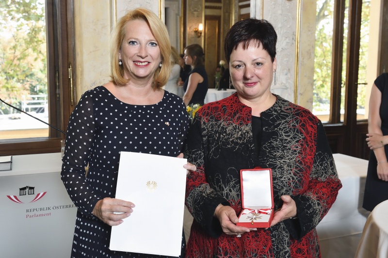 Von links: Nationalratspräsidentin Doris Bures (S), stellv. Generalsekretärin des Nationalfonds der Republik Österreich für Opfer des Nationalsozialismus Renate Stefanie Meissner