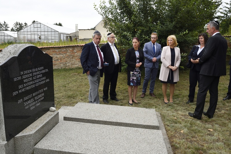 Nationalratspräsidentin Doris Bures (S) bei einem kurzen Rundgang