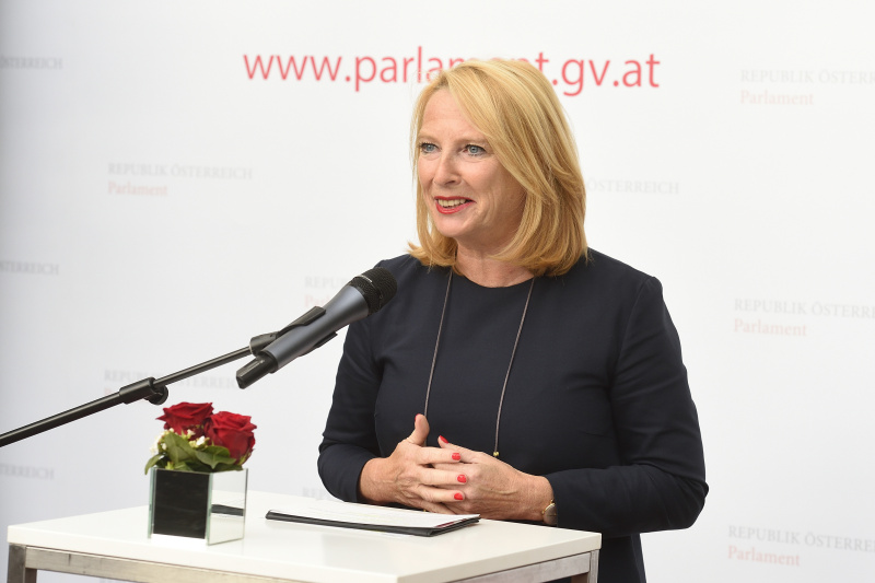 Nationalratspräsidentin Doris Bures (S) bei ihren Begrüßungsworten