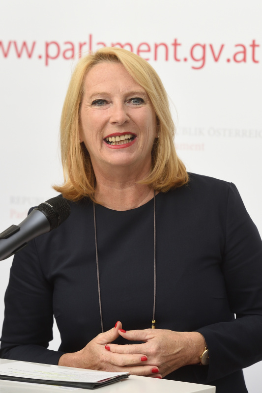 Nationalratspräsidentin Doris Bures (S) bei ihren Begrüßungsworten