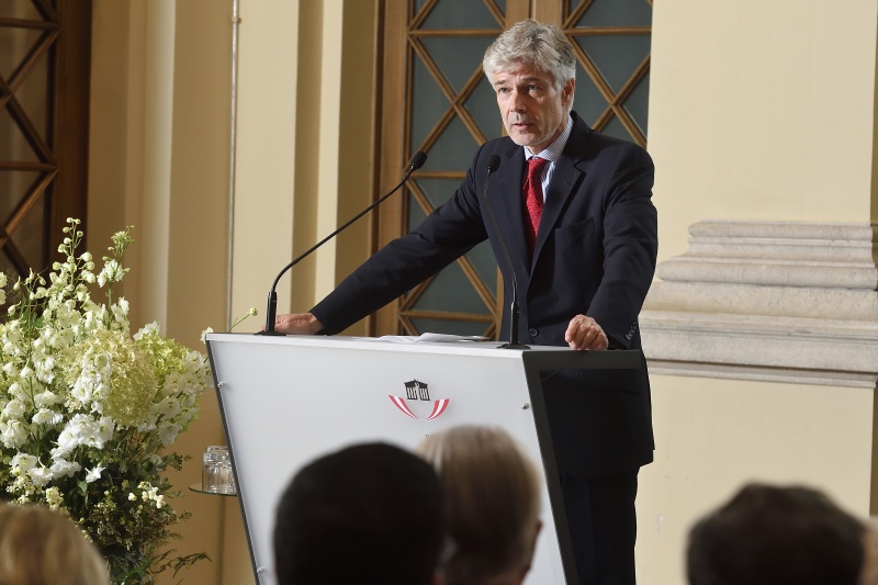 Begrüßung durch Parlamentsdirektor Harald Dossi