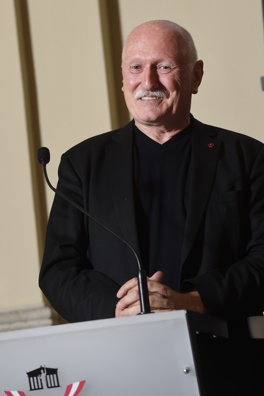 Organisator des Alfred Fried Photography Award Lois Lammerhuber am Wort