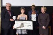 Jurymitglied, Preisträgerin Lina Momsen, Menschenrechtsaktivistin Waris Dirie und Jurymitglied