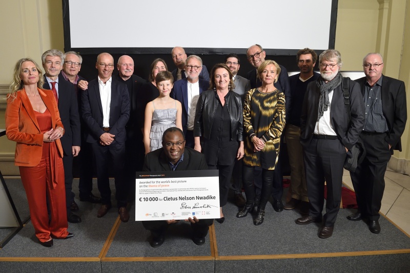 Gruppenfoto mit Jury und PreisträgerInnen