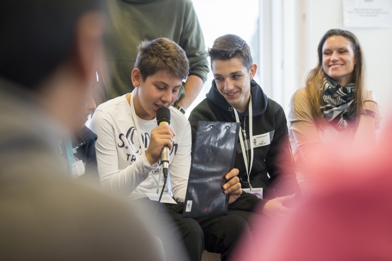 SchülerInnen informieren sich über den Weg eines Gesetzes von der Idee bis zur Verabschiedung