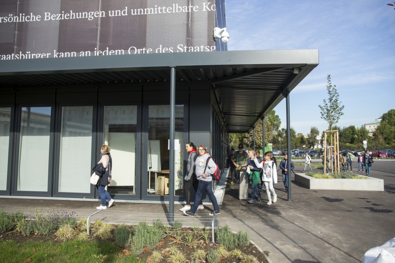 SchülerInnen informieren sich über den Weg eines Gesetzes von der Idee bis zur Verabschiedung