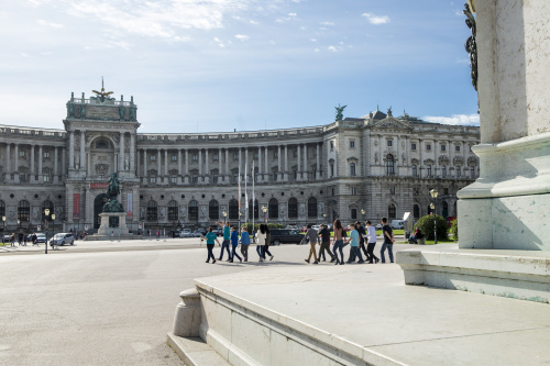 SchülerInnen informieren sich über den Weg eines Gesetzes von der Idee bis zur Verabschiedung