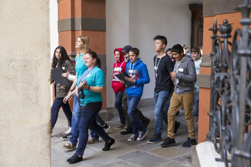 SchülerInnen informieren sich über den Weg eines Gesetzes von der Idee bis zur Verabschiedung