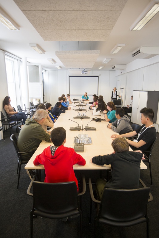 SchülerInnen informieren sich über den Weg eines Gesetzes von der Idee bis zur Verabschiedung