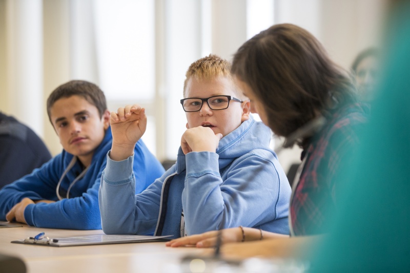 SchülerInnen informieren sich über den Weg eines Gesetzes von der Idee bis zur Verabschiedung