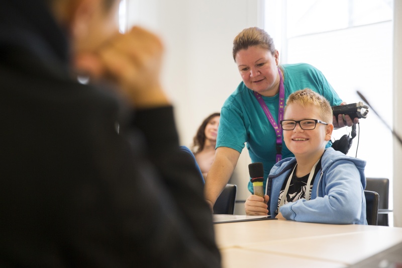 SchülerInnen informieren sich über den Weg eines Gesetzes von der Idee bis zur Verabschiedung